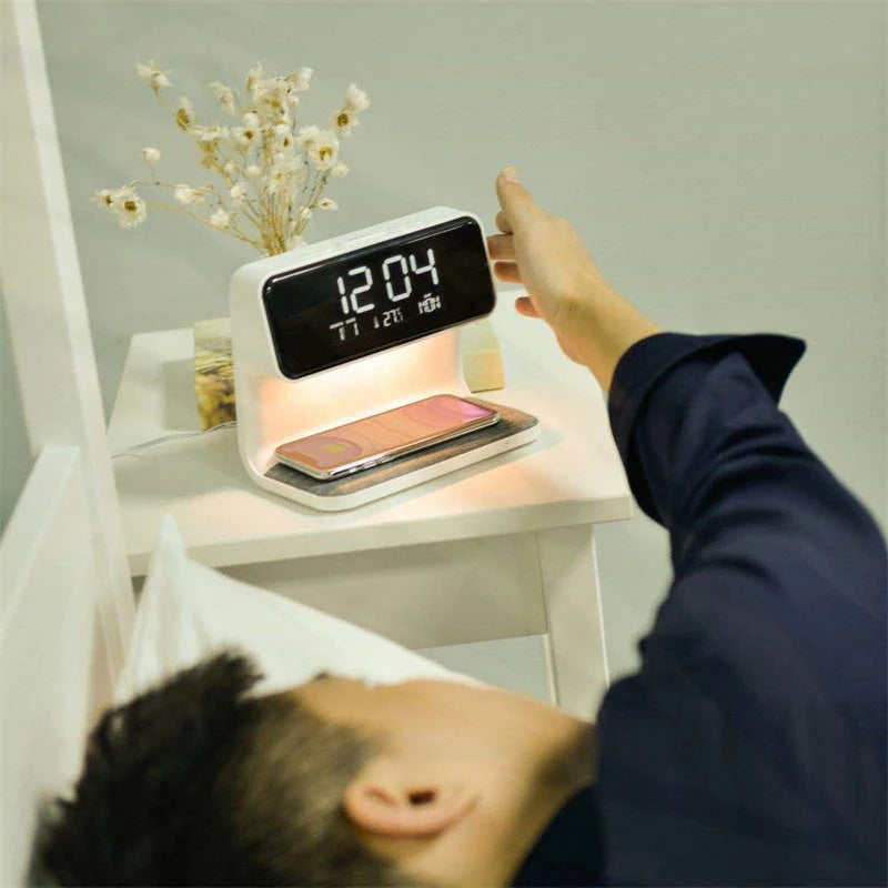 Restfield 3-In-1 Slimme Nachtlamp – Dimbaar, Draadloos Opladen & Wekker